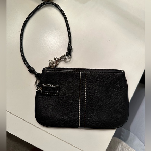 Black leather Coach wristlet wallet - Picture 2 of 5